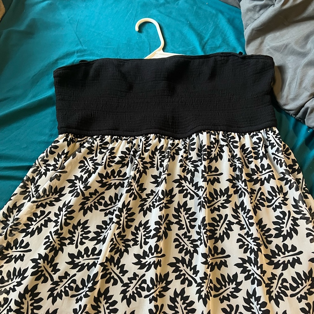 Sleeveless summer dress.